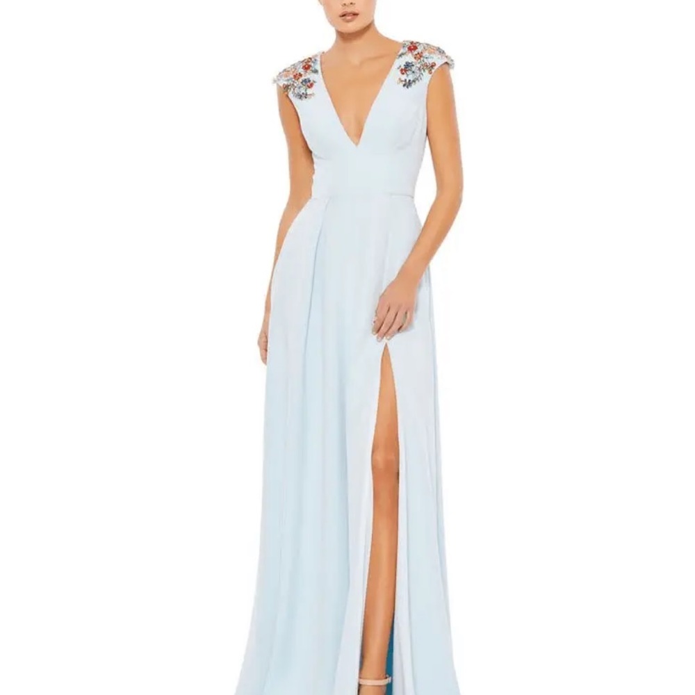 Final price Mac Duggal Floral Bead
Accented Maxi Gown Blue Size 6 NO TAG NEW